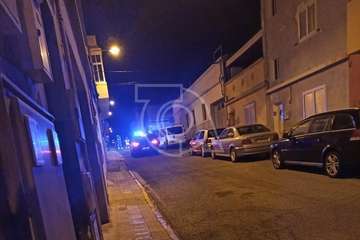 Arde un vehículo aparcado en una calle de El Goro (Telde)/TA.
